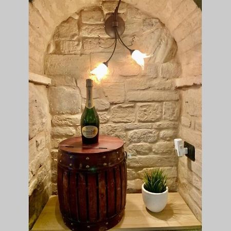 La Grotta - Casa Con Grotta Sotterranea Lejlighed Monterubbiano Eksteriør billede