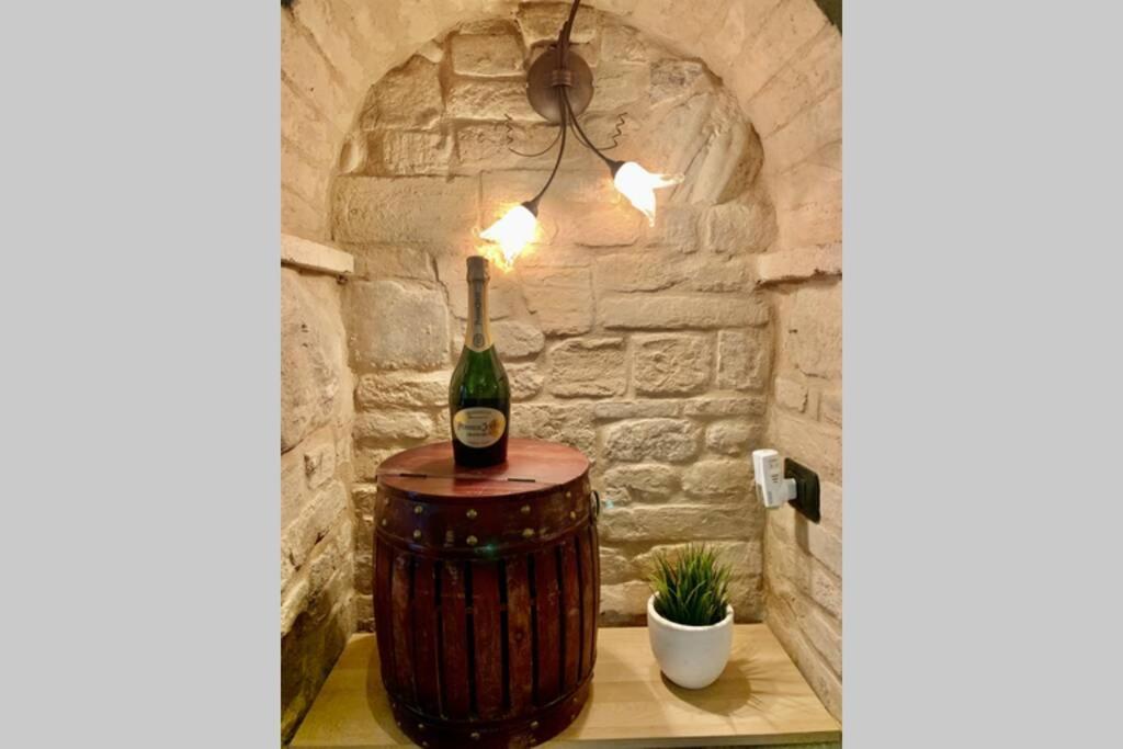 La Grotta - Casa Con Grotta Sotterranea Lejlighed Monterubbiano Eksteriør billede