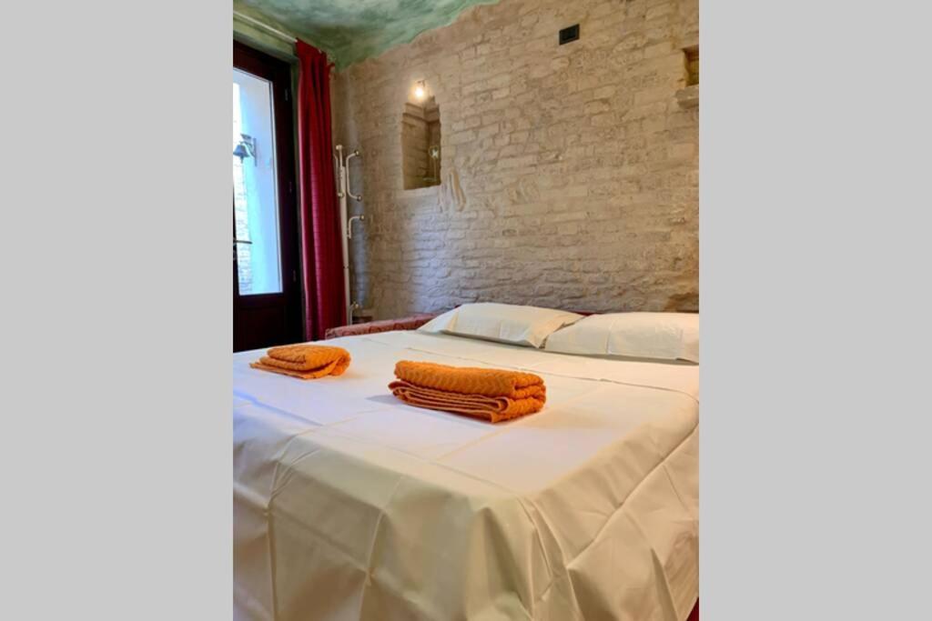 La Grotta - Casa Con Grotta Sotterranea Lejlighed Monterubbiano Eksteriør billede