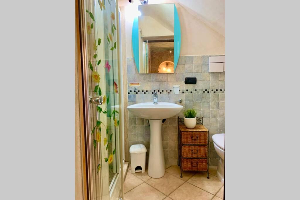 La Grotta - Casa Con Grotta Sotterranea Lejlighed Monterubbiano Eksteriør billede